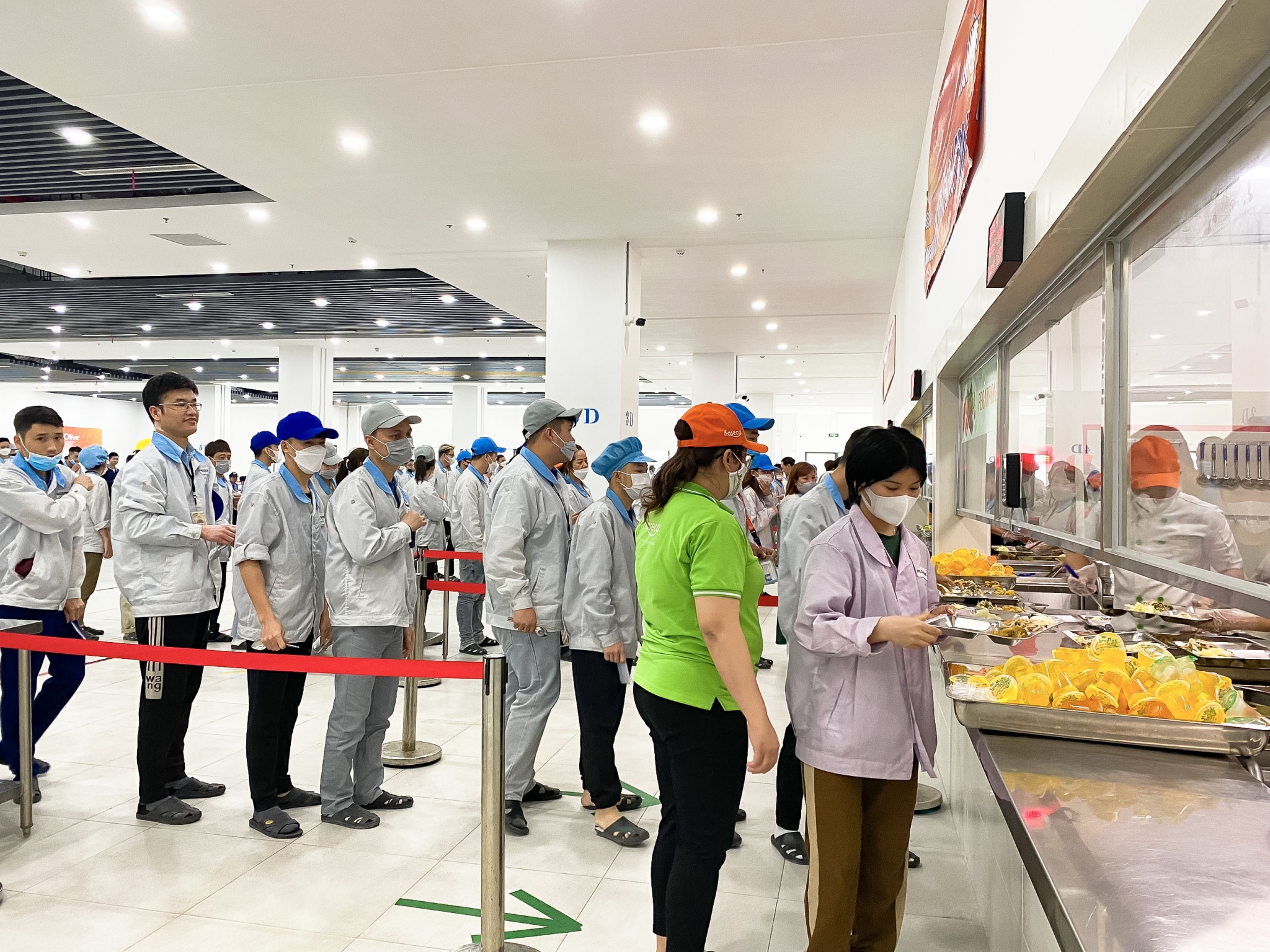 suất ăn công nghiệp, hình thức phân loại suất ăn, dịch vụ suất ăn