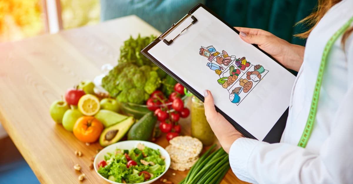 Phân tích dinh dưỡng trong suất ăn công nghiệp: Ý nghĩa và cách thực hiện